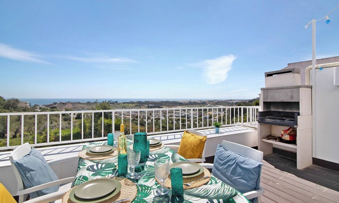 Patio Apartamento | Apartamento "Ocean View Hakuna Matata" con piscina compartida y Wi-Fi