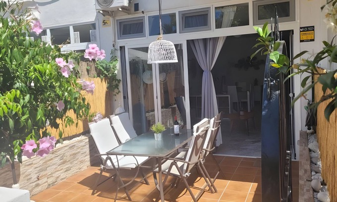 Bahia Dorada Apartamento | Apartamento 'Ola De Mar' con piscina compartida, Wi-Fi y aire acondicionado