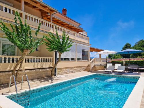 Rab Apartamento | Apartment Olga-5 by Interhome