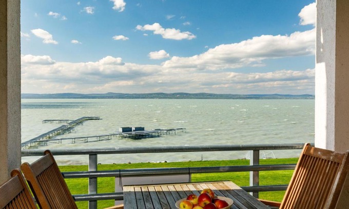 Balatonoszod Apartamento | Apartment Olivia by Interhome