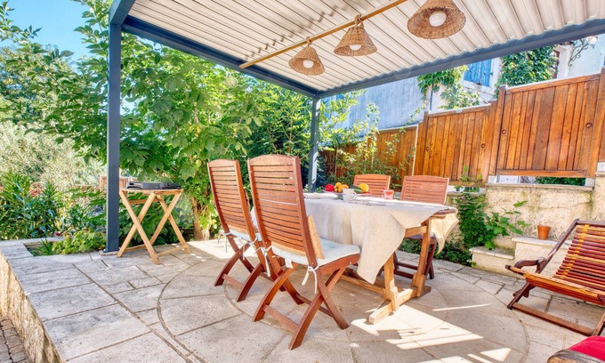 Perigueux Apartamento | Apartamento "Olympe" – Terraza y jardín, ideal para pareja o familia pequeña