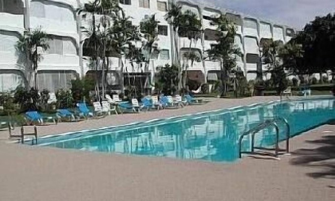 Sunset Crest Apartamento | Apartamento en hermosos jardines con gran piscina cerca de la playa