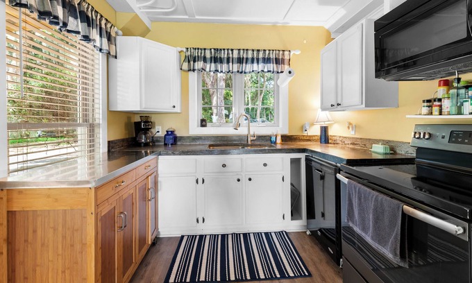 Richmond Hill Apartamento | Apartment on Deep Water with King Bed