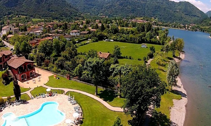 Crone Apartamento | Apartamento en Lago Idro con Piscina