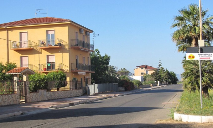 Villapiana Lido Apartamento | Apartamento en el 1er piso de un pequeño edificio con huerto vallado