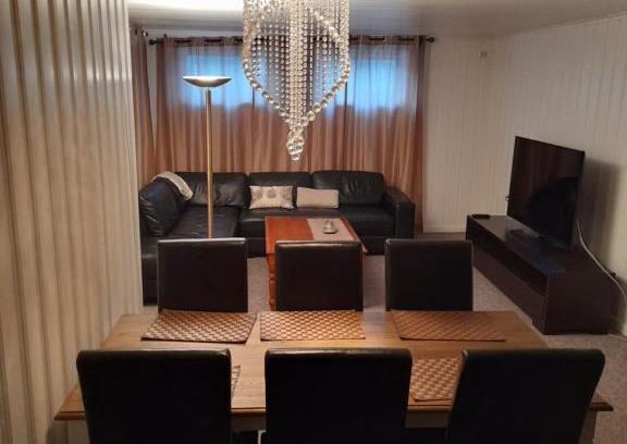 Skien Apartamento | apartment on the first floor of the house