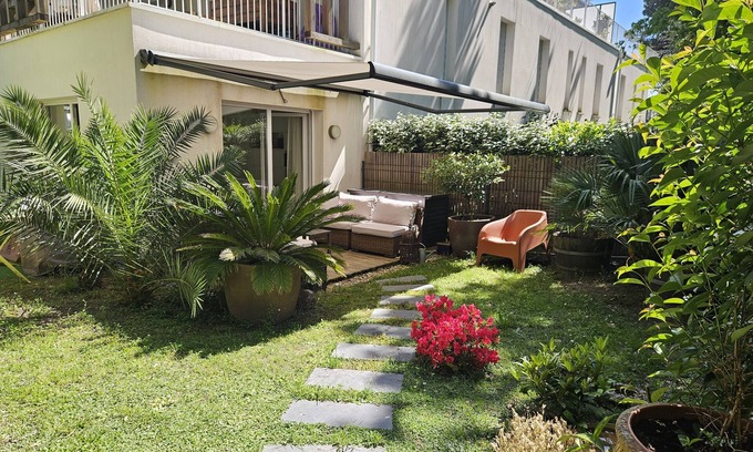 Merignac Apartamento | Apartamento en planta baja. Rodeado de vegetación