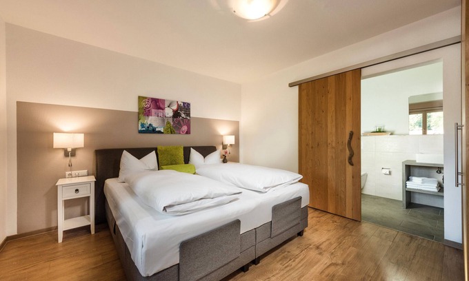 Obergrainau Apartamento | Apartamento 'One Bedroom -303' con vistas a la montaña, piscina compartida y Wi-Fi
