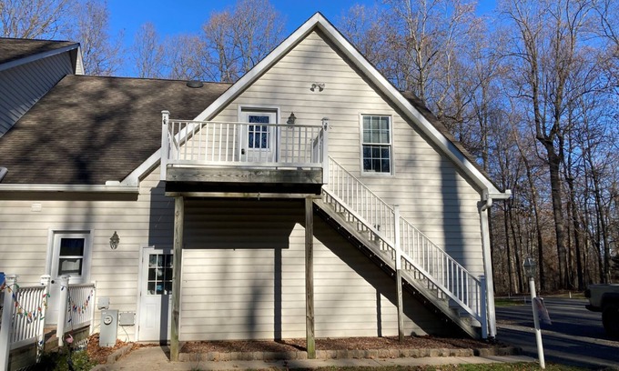 Forest Hill Apartamento | Apartment over the garage, deep in the quiet woods, 2br.