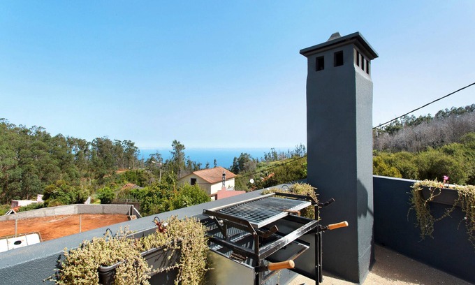 Porto Moniz Apartamento | Apartment 'Palheiro Dos 3 A's - Soulful Stays' with Sea View, Wi-Fi and Air Conditioning