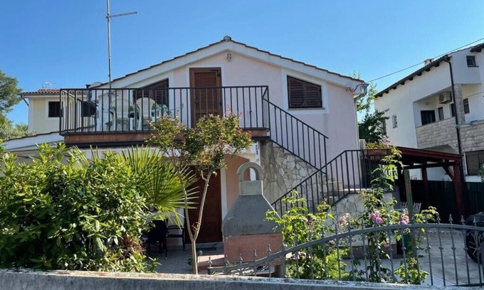 Milcetici Apartamento | Apartments Pape / Apartment Pape Studio no. 1