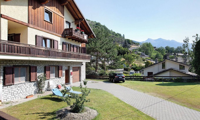 Montan-Angelin-Arensod Apartamento | Apartamento 'Pelòt-de La Masse' con vistas a la montaña, jardín privado y Wi-Fi