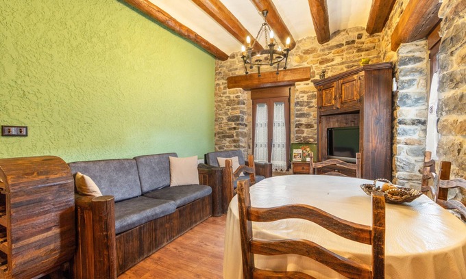 Borrastre Apartamento | Apartamento 'Peña Roya' con vistas a la montaña, jardín compartido y Wi-Fi