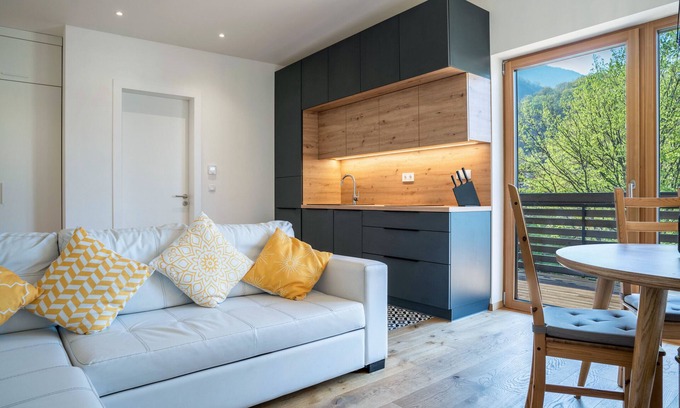 Auer Apartamento | Apartamento 'Pension Grasser' con vistas a la montaña, terraza privada y Wi-Fi