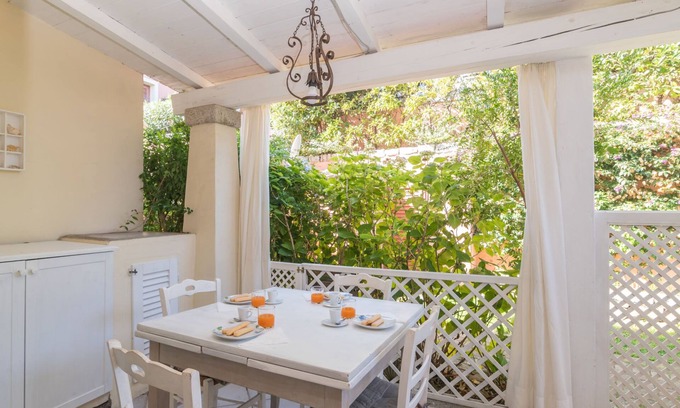 Baia Caddinas Apartamento | Apartamento Peonia by Interhome