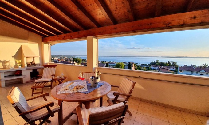 Calmasino Apartamento | APARTMENT PERLA DEL GARDA - Regarda Travel
