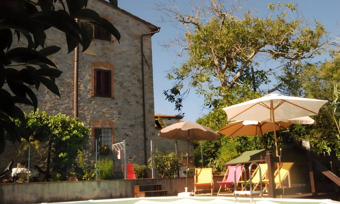 Colle di Compito Apartamento | Apartamento 'Piano Terra' con piscina compartida, Wi-Fi y aire acondicionado