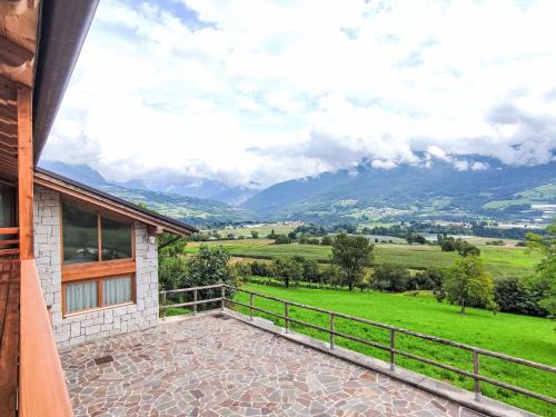 Bleggio Superiore Apartamento | Apartment Picchio Autunno by Interhome