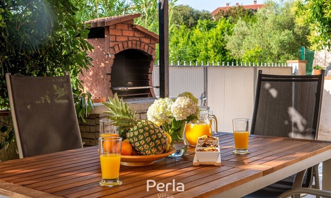 Vinkuran Apartamento | House BARBARA / apartment PINETA with cozy terrace