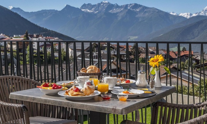 Burgusio Apartamento | Apartment 'Planitza' with Shared Pool, Private Terrace and Wi-Fi