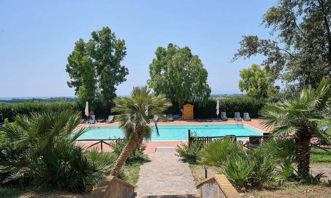 Riotorto Apartamento | Apartment 'Poggio alle Forche - Luna' with Shared Pool, Shared Garden and Wi-Fi