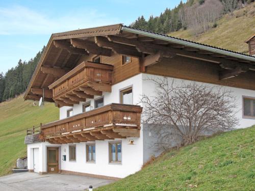 Bramberg am Wildkogel Apartamento | Apartment Prieslern-2 by Interhome