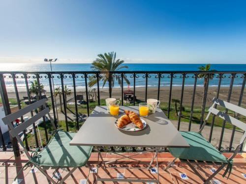 Rincón de la Victoria Apartamento | Apartment Rinconada beachfront by Interhome