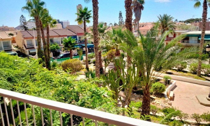 Puerto de Mazarrón Apartamento | Apartamento 'Reya' con Terraza Privada, Jardín Compartido y Wi-Fi