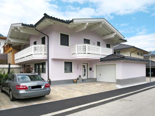 Zillertal Apartamento | Apartment Regina by Interhome