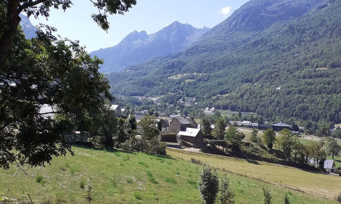 Esquieze-Sere Apartamento | Apartment rental in esquieze-seres hautes pyrénnées