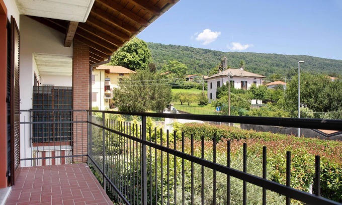 Cocquio-Trevisago Apartamento | Apartamento "Residenza Contrada" con balcón y Wi-Fi