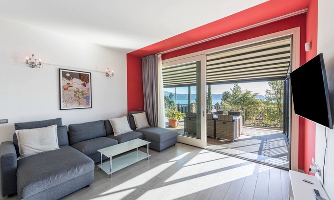 Pulciano Apartamento | Apartamento 'Residence Virgilio Red' con vistas al lago, Wi-Fi y aire acondicionado