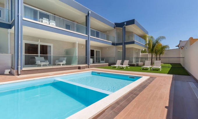 Villa San Pietro Apartamento | "Residence Meridian Unità 6" cerca de la playa, piscina, aire acondicionado, Wi-Fi y balcón