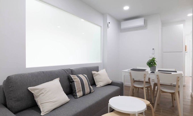 Rates Apartamento | Apartamento 'Ría De San Cosme Candida' con vistas a la montaña, jardín y aire acondicionado