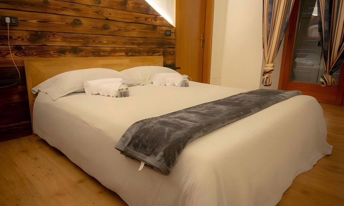 Almazzago Apartamento | Apartment 'Ride Home 1' with Mountain View, Shared Garden and Wi-Fi