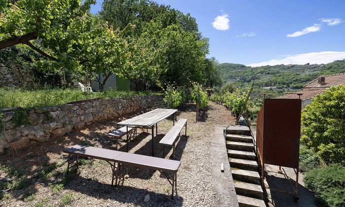 Gorra Apartamento | Apartamento 'Riposo E Relax Al Mare' con vistas a la montaña, terraza privada y Wi-Fi
