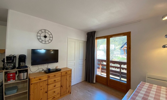 Risoul Apartamento | Apartamento 'Risoul 1850' con vistas a la montaña, balcón y Wi-Fi