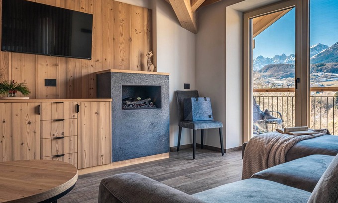 Cavedago Apartamento | Apartamento 'Rododendro' con vistas a la montaña, Wi-Fi y aire acondicionado