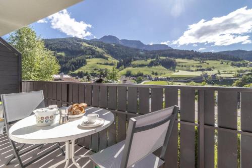 Sarntal Apartamento | Apartment Rohrer - Zirm - Zirbe Cirmolo mit Schloss- und Schourtblick