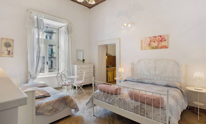 Naples City Centre Apartamento | Apartamento 'Romantico Vicino Al Duomo' con Wi-Fi y aire acondicionado