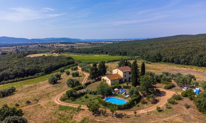 Follonica Apartamento | Apartamento Rosa by Interhome