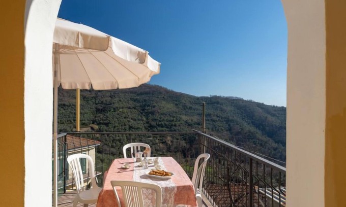 Vasia Apartamento | Apartamento Rosa by Interhome