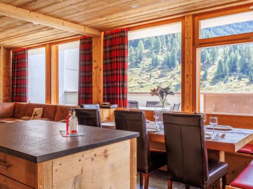 Noveli Apartamento | Apartment Rosablanche D Attique by Interhome
