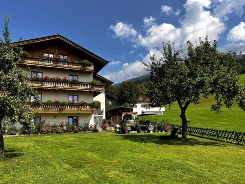Hart im Zillertal Apartamento | Apartment Rosalie by Interhome