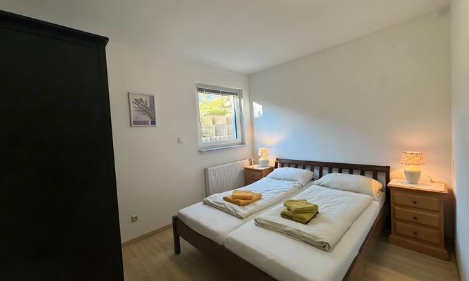 Neuhof Apartamento | Apartment 'Souterrain Nr 9' with Shared Garden and Wi-Fi