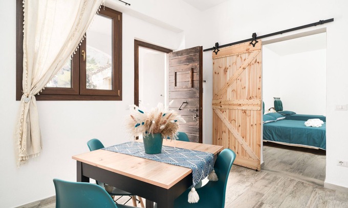 Irgoli Apartamento | Apartamento 'S' Istancu Vetzu' con vistas a la montaña, Wi-Fi y aire acondicionado