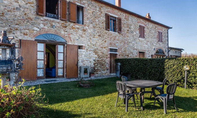 Magliano in Toscana Apartamento | Apartamento 'Stalla' con jardín compartido, Wi-Fi y aire acondicionado