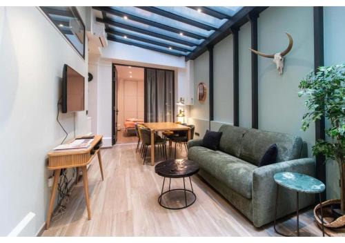 Notre-Dame-des-Champs Apartamento | Apartment Saint Germain des Près by Studio prestige