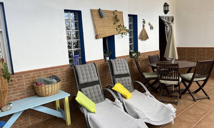 Carboneras Apartamento | Apartamento Salamandra con vistas a la montaña, piscina, jardín y Wi-Fi