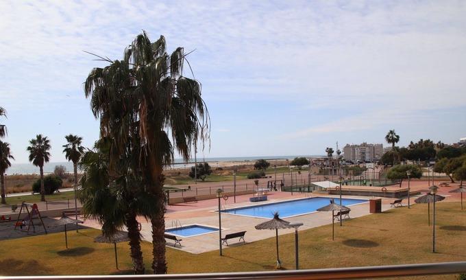Cubelles Apartamento | Apartamento 'Salines Cubelles' con vistas al mar, Wi-Fi y aire acondicionado